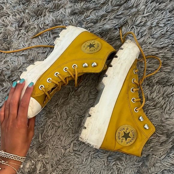 Shoes - Yellow weatherproof converse